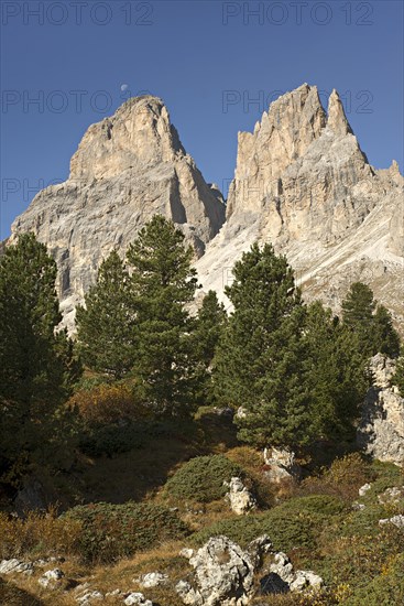 Grohmannspitze Mountain and Fuenffingerspitze Mountain