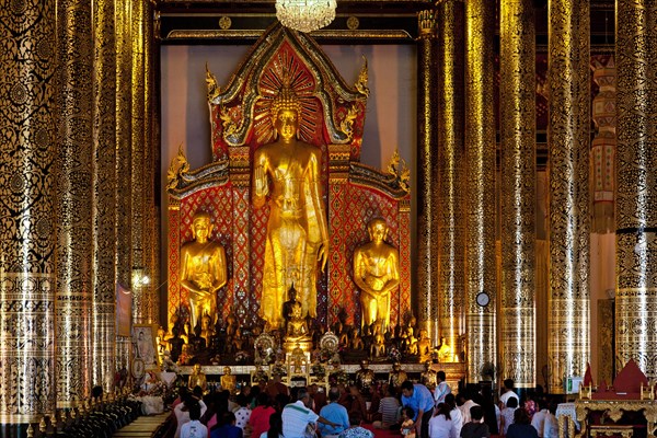 Worshipers praying in the temple of Wat Chedi Luang