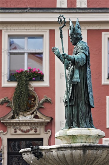 Facade of the Town Hall and Willibald's Fountain