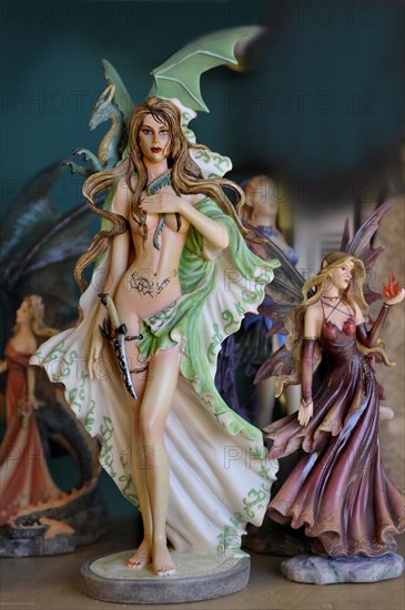 Kitsch figures at the Auer Dult annual market