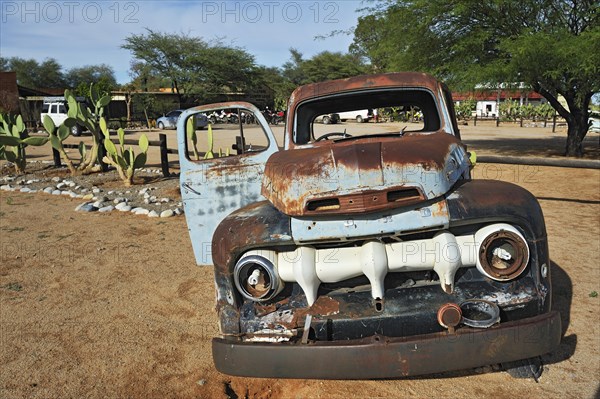 Ford car wreck with energy saving bulbs