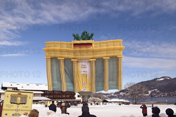 Hot-air balloon shaped like the Brandenburg Gate
