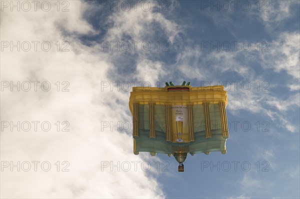 Hot-air balloon shaped like the Brandenburg Gate