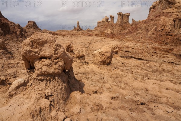 Rock formations on the edge of the hydro-thermal springs on the Dallol shield volcano