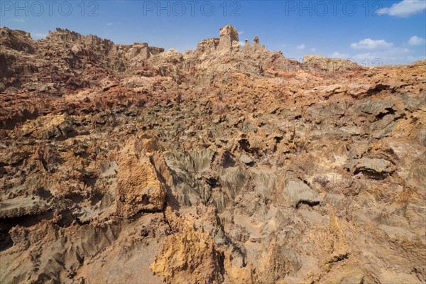 Rock formations on the edge of the hydro-thermal springs on the Dallol shield volcano