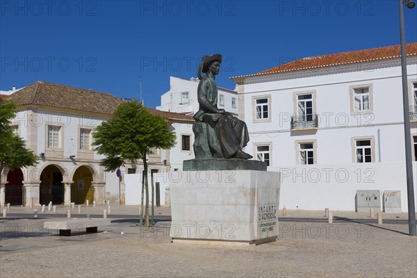 Monument to Henry the Navigator