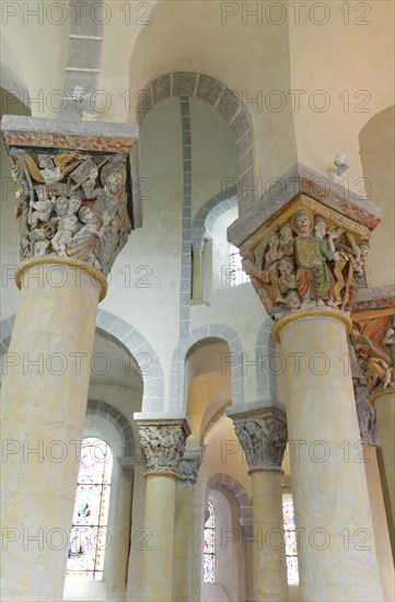 Capitals of the ambulatory