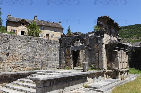 The Roman mausoleum Lanuejols