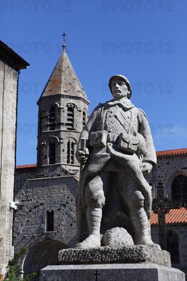War memorial and church in the village of Saugues