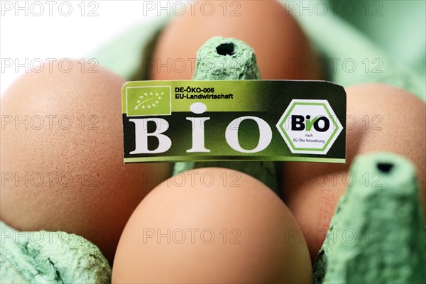 Hen's eggs with organic seal