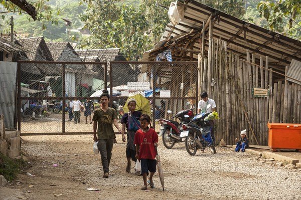 Refugees in front of the main entrance