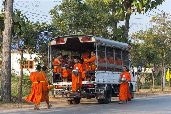 Songthaeo or songthaew