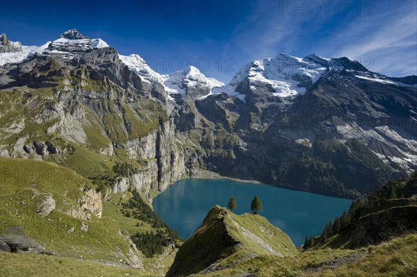 Oeschinensee lake