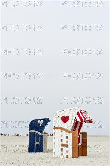 Roofed wicker beach chairs with hearts