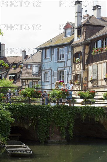 Young women standing on a bridge in Petite Venise