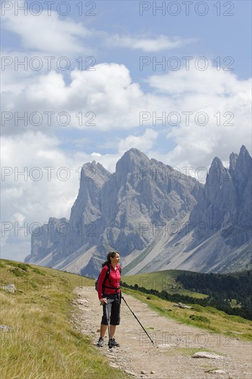 Hiker at the Raschötz or Rasciesa mountain pasture with the Odle group