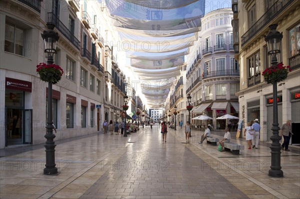 Pedestrian zone with sun protection