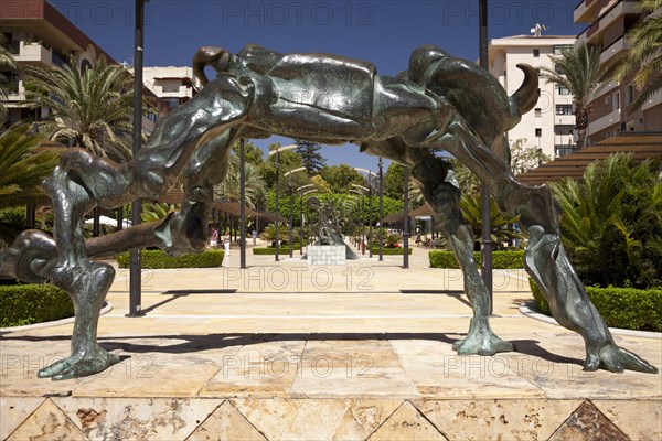 Dali sculpture in the Avenida del Mar