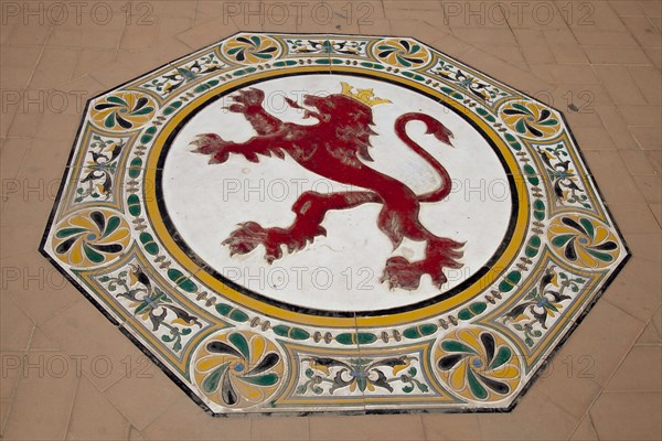 Ceramic figure of a lion on the floor in the Plaza de Espana