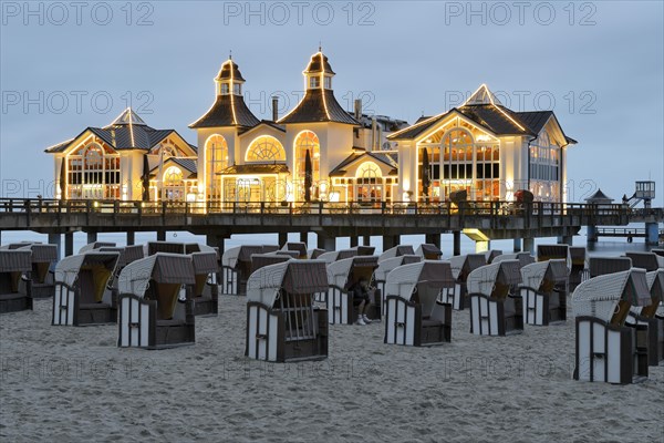 Illuminated pier