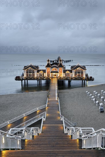 Illuminated pier