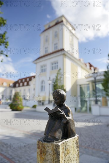 Bronze sculpture by Helmut Bourger