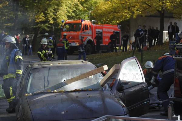 Final fire service drill of the young Stuttgart firefighters in autumn