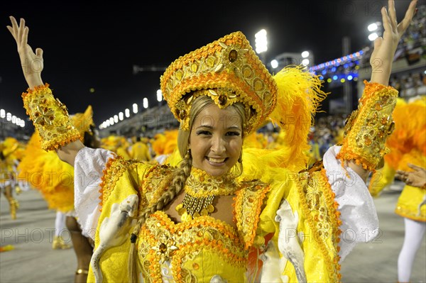 Fenmale samba dancer