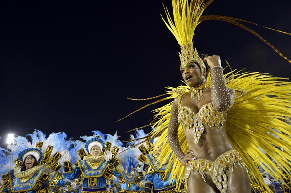 Fenmale samba dancer