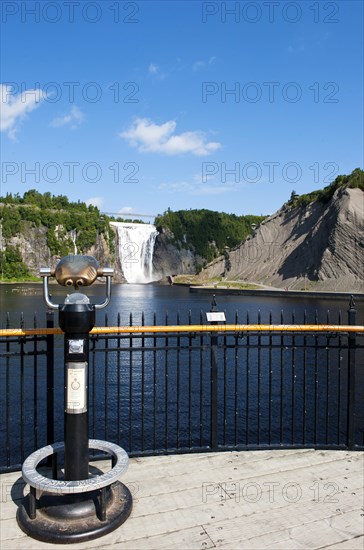 Lookout point towards the waterfall