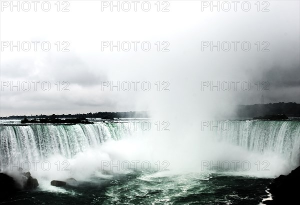 Overcast weather above the Horseshoe Falls