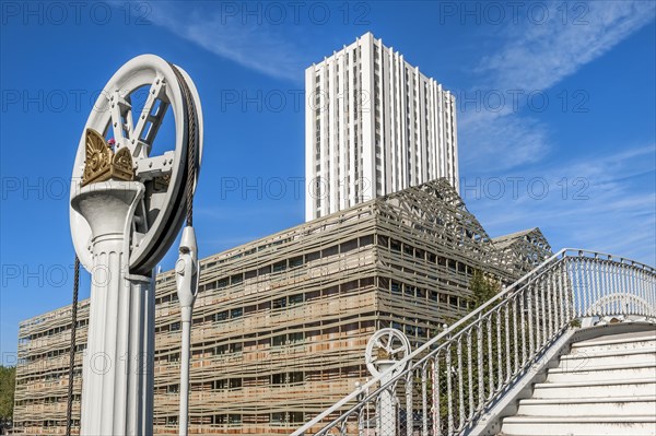 Building along the Canal de l'Ourcq