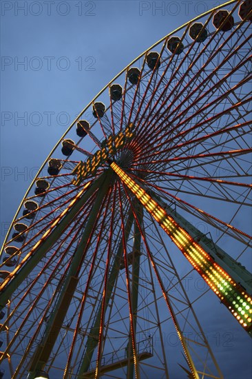 Ferris wheel at dusk