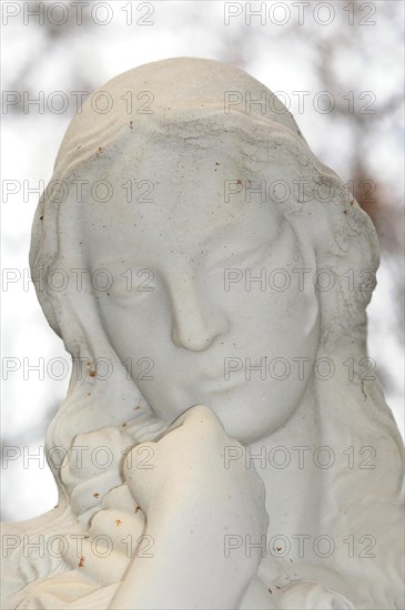 Angel sculpture