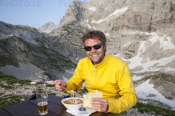 Hiker enjoying dinner with Jota