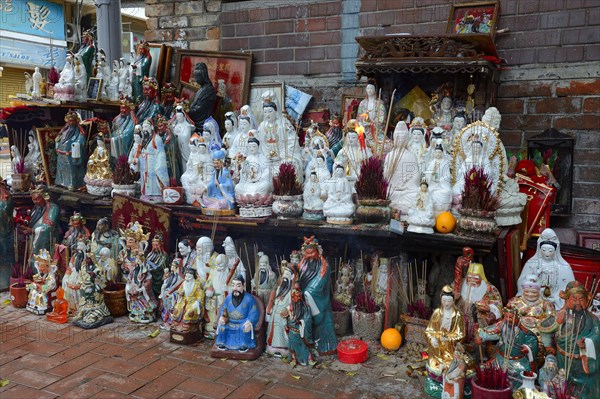 Adoration figures with incense on a small altar in the street