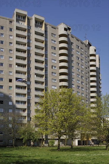 18-story apartment building designed by Walter Gropius