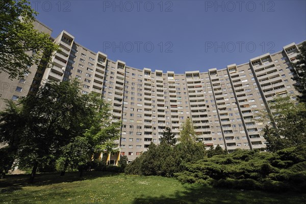 18-story apartment building designed by Walter Gropius