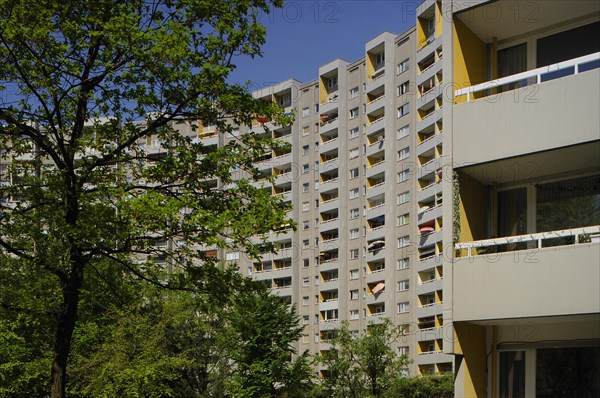 18-story apartment building designed by Walter Gropius