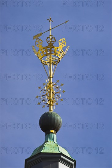 Kroenchen sculpture on the steepletop of Nikolaikirche Church