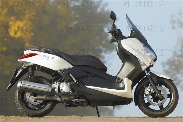 Yamaha X-Max 250 motor scooter