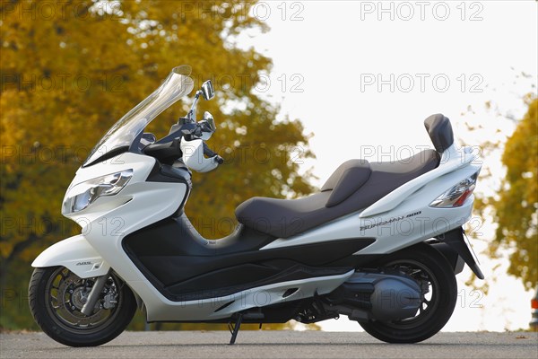 Suzuki Burgman 400 Z motor scooter