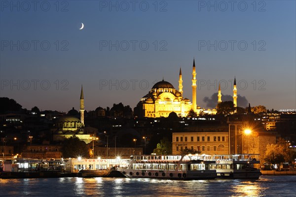 Golden Horn with the Eminonu neighbourhood