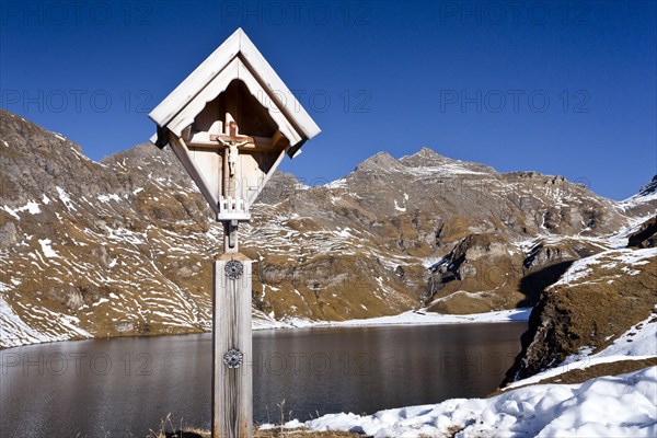 Wayside cross at Lake Wilden See