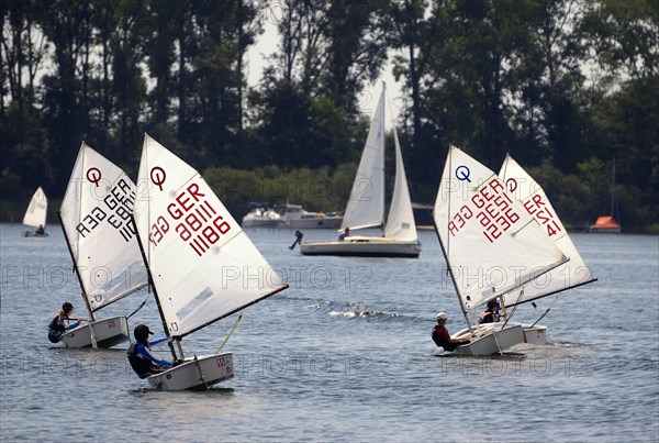 Dinghy sailing for children