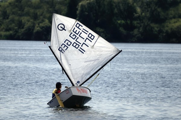 Dinghy sailing for children