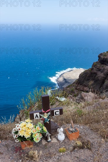 Commemorative cross in remembrance of a person who fell down the cliffs