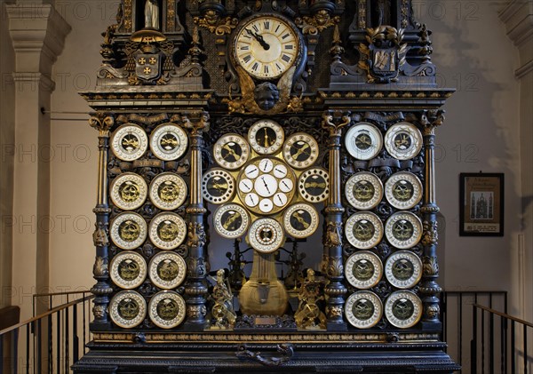 Astronomical clock