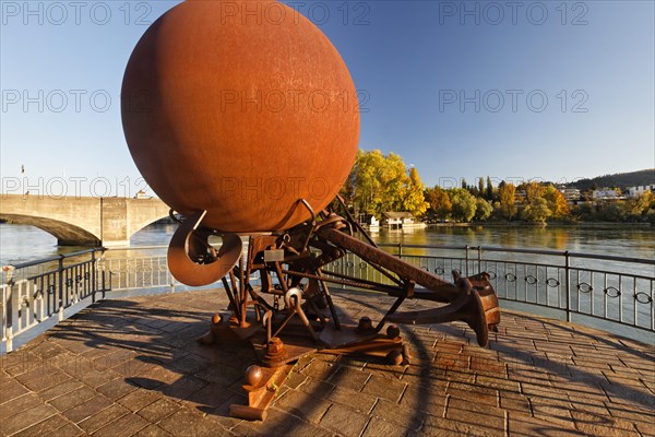 Dickfigur Beteigeuze sculpture by Swiss artist Bernhard Luginbuehl