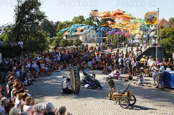 The third Brueckensensationen street theatre festival